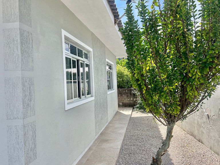 Aconchegante! Casa na praça da Armação PF02I