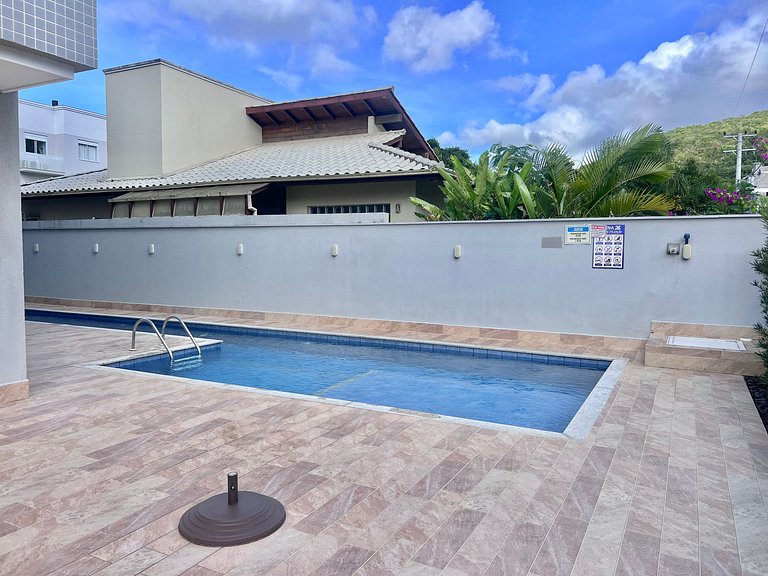 Piscina no condomínio! Apto na praia de palmas! VZ01I