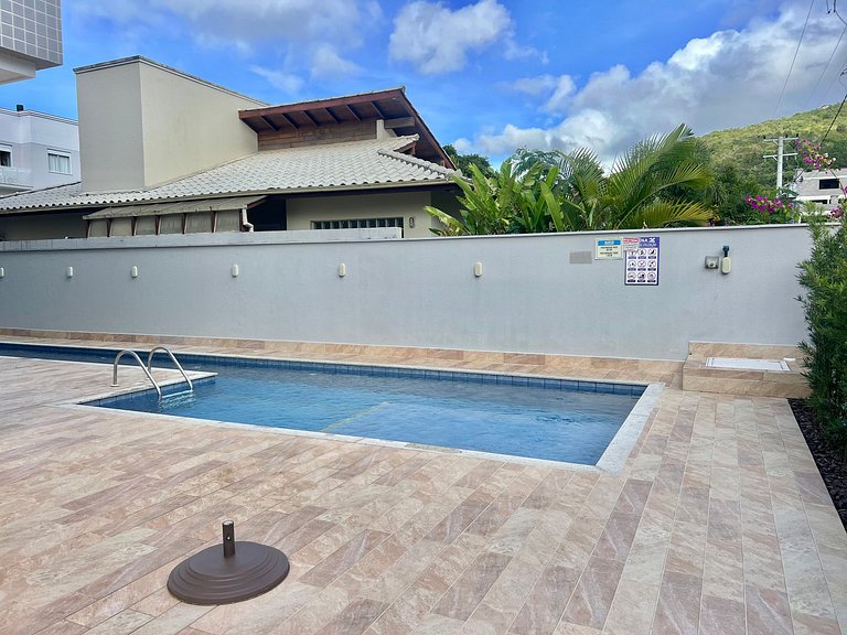 Piscina no condomínio! Apto na praia de palmas! VZ01I