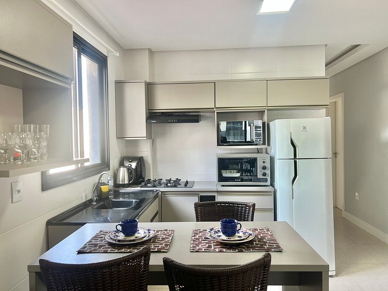 Lindo! Apto com piscina aquecida na Praia de Palmas! YD03I