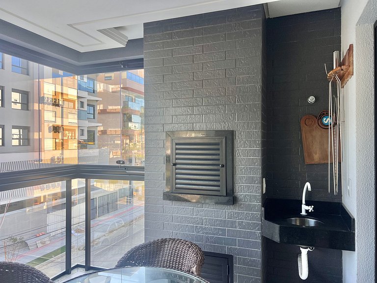 Lindo! Apto com piscina aquecida na Praia de Palmas! YD03I