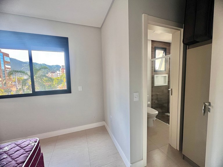 Lindo! Apto com piscina aquecida na Praia de Palmas! YD03I