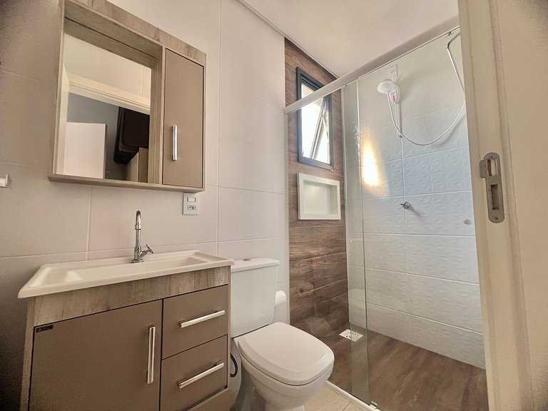 Lindo! Apto com piscina aquecida na Praia de Palmas! YD03I