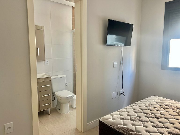 Lindo! Apto com piscina aquecida na Praia de Palmas! YD03I