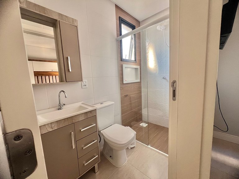 Lindo! Apto com piscina aquecida na Praia de Palmas! YD03I