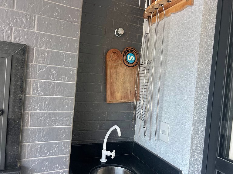 Lindo! Apto com piscina aquecida na Praia de Palmas! YD03I