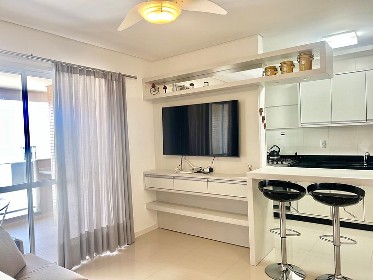 Apto piscina vista mar na praia de Palmas.- CC01J