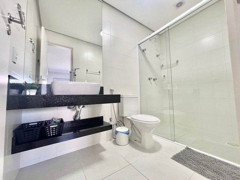 Apto piscina vista mar na praia de Palmas.- CC01J