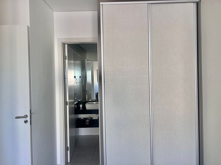 Apto piscina vista mar na praia de Palmas.- CC01J