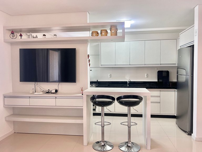 Apto piscina vista mar na praia de Palmas.- CC01J