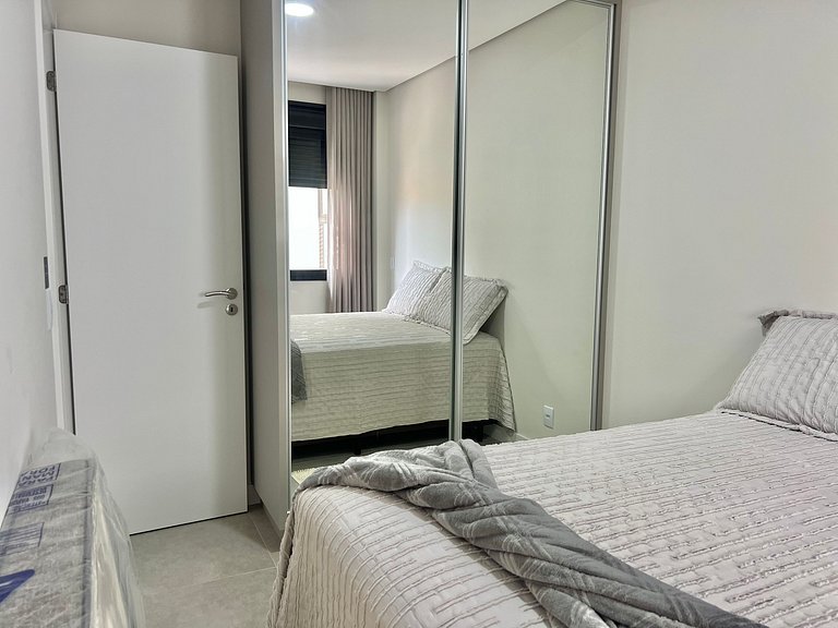 Lindo! Apto com piscina na Praia de Palmas. DK02J