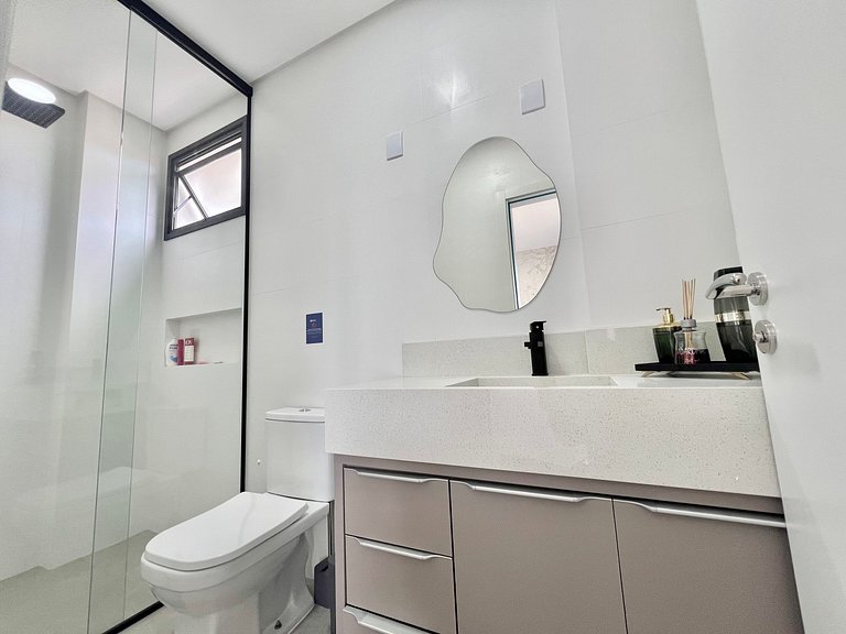 Lindo! Apto com piscina na Praia de Palmas. DK02J