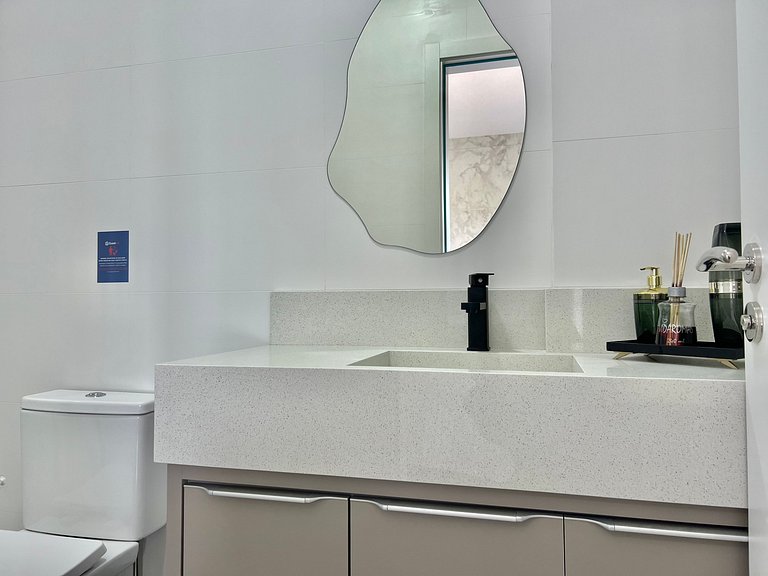 Lindo! Apto com piscina na Praia de Palmas. DK02J