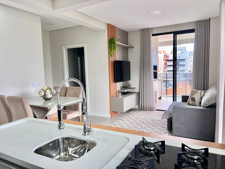 Lindo! Apto com piscina na Praia de Palmas. DK02J