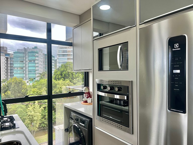 Lindo! Apto com piscina na Praia de Palmas. DK02J